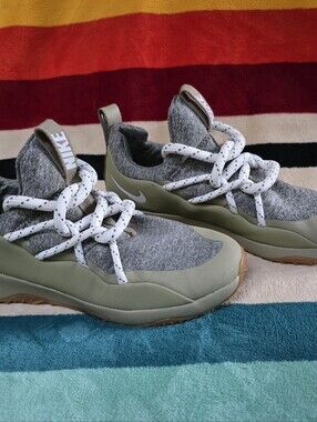 NEW Nike Loop Olive and Gray Knit Sneakers
